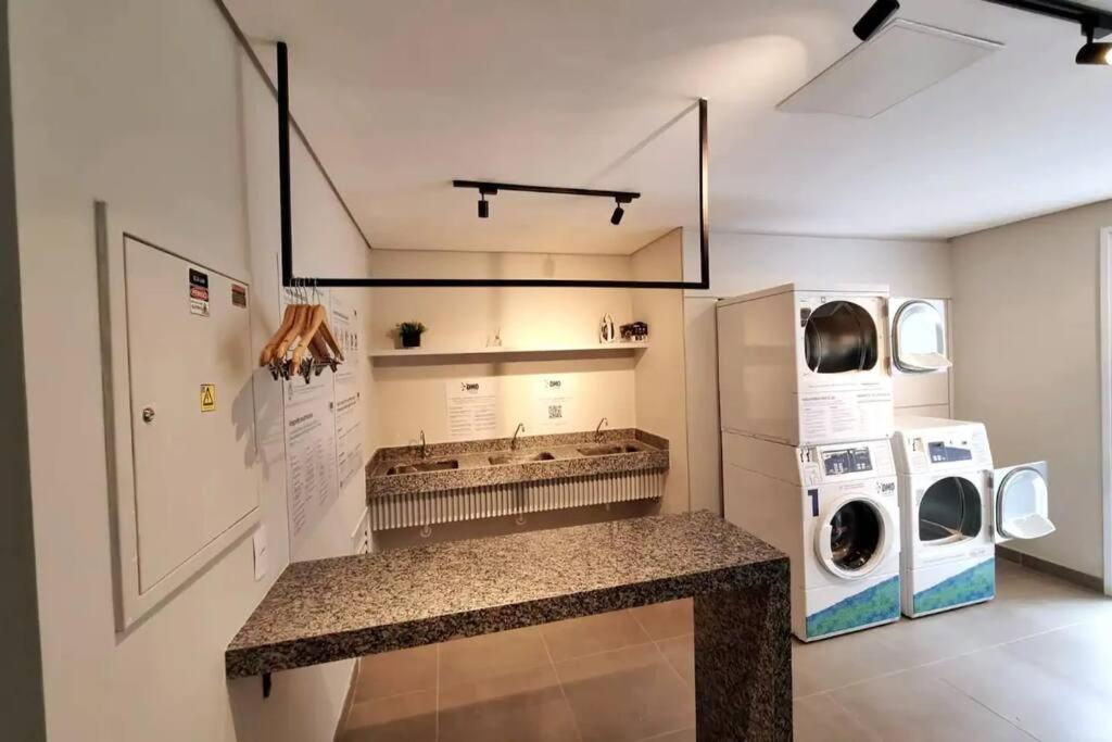 Conforto E Seguranca Ao Lado Da Estacao De Metro Prox Centro Ap08 *